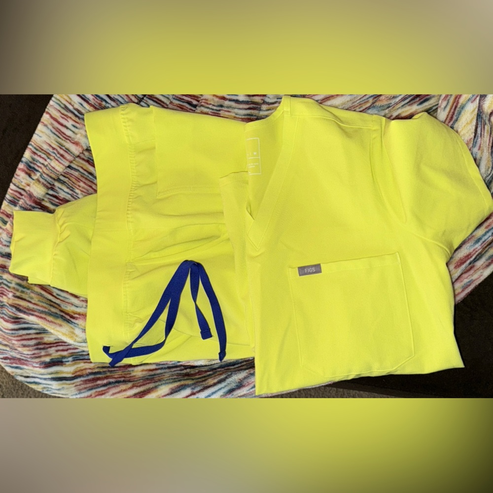 Figs Serving Lim Scrub Set - Size Small pants - Medium top